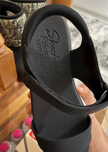 Skechers Skechers Kadın Siyah Dolgu Topuklu Spor Sandalet