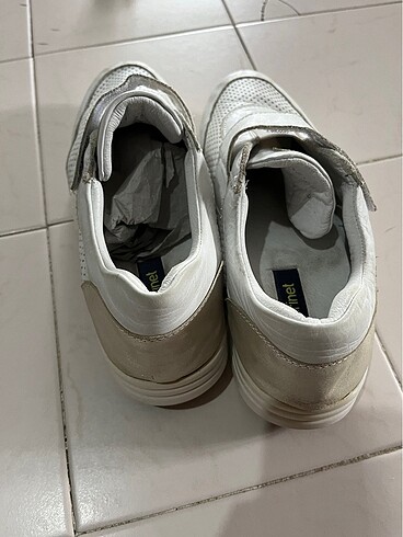 39 Beden Derinet beyaz ayakkabı