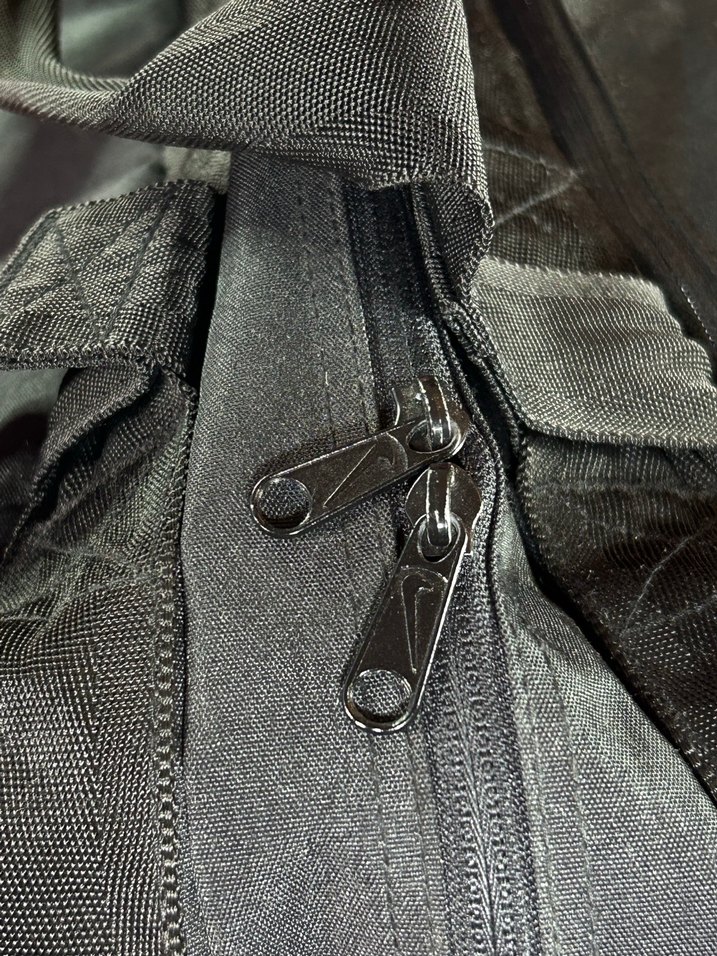 Nike Siyah Fermuarlı Spor Çantası - Görsel 4