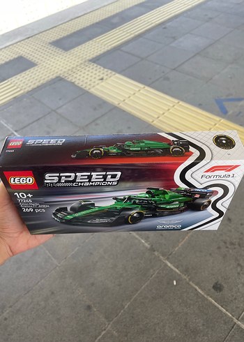 Beden Renk LEGO Speed Champions Formula 1 Yarış Arabası