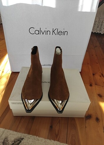 Calvin Klein bot sivri burun