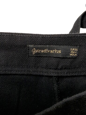 36 Beden siyah Renk Stradivarius Mini Şort %70 İndirimli.