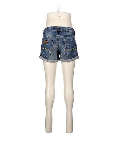 32 Beden Pull and Bear Mini Şort %70 İndirimli.