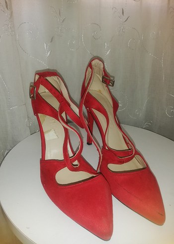 Kırmızı Süet Tokalı İnce Topuklu Kadın Ayakkabı - Görsel 2
