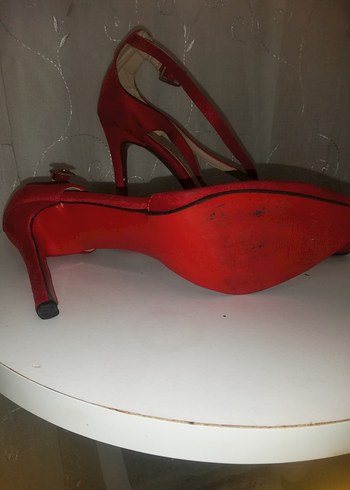 Kırmızı Süet Tokalı İnce Topuklu Kadın Ayakkabı - Görsel 3
