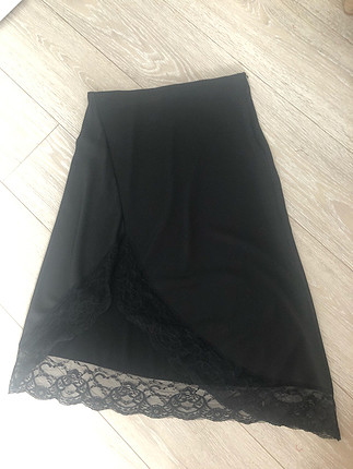 Zara saten dantelli etek