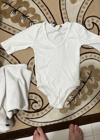 Diğer Beyaz V Yakalı Kız Bebek Kısa Kollu Body