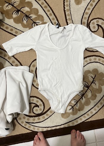Beyaz V Yakalı Kız Bebek Kısa Kollu Body
