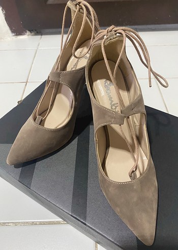 Bambi Bej Süet Stiletto Bağcıklı Kadın Topuklu Ayakkabı