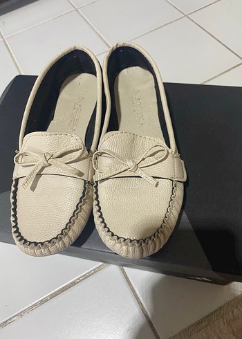 Bej Deri Tokalı Günlük Ayakkabı