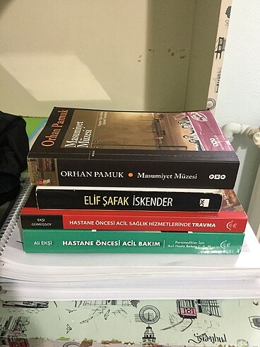 Paramedik set artı iki roman