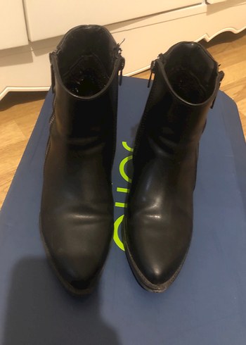 Siyah Topuklu Bot - Görsel 3