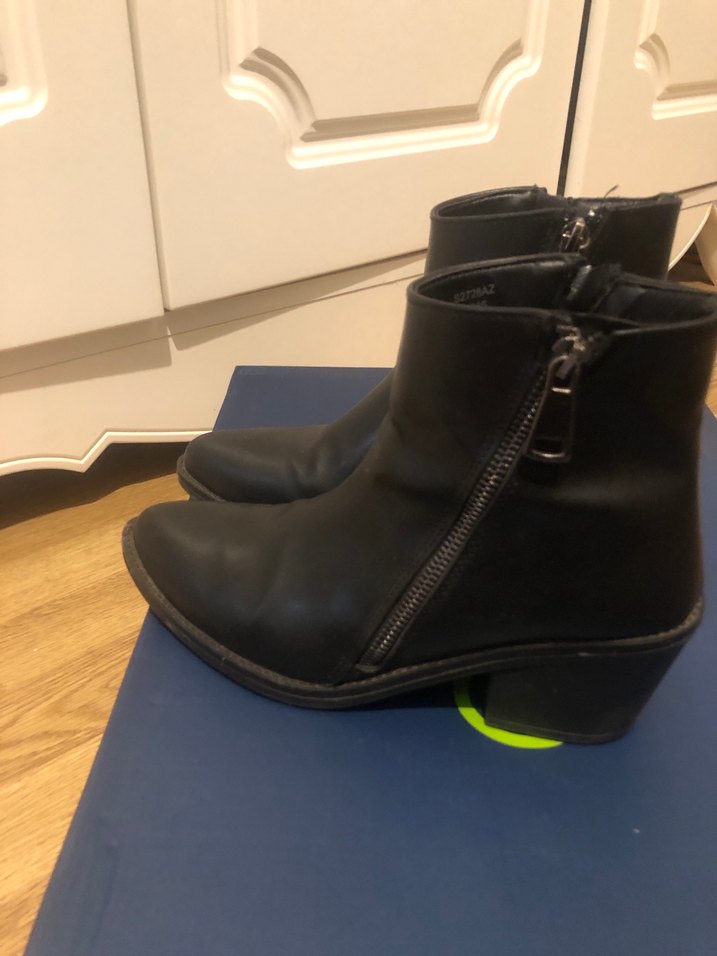 Siyah Topuklu Bot - Görsel 2