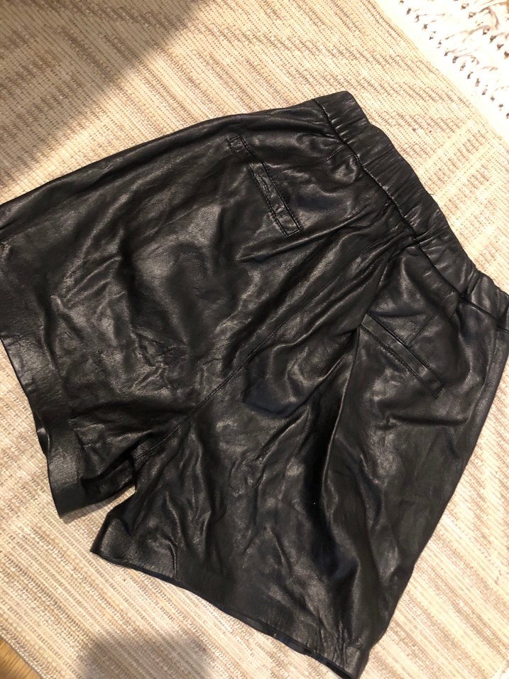 Siyah Deri Şort - Görsel 4