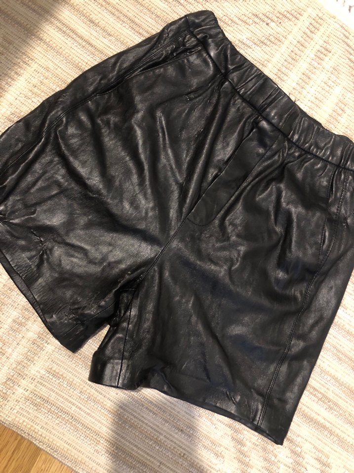 Siyah Deri Şort - Görsel 2