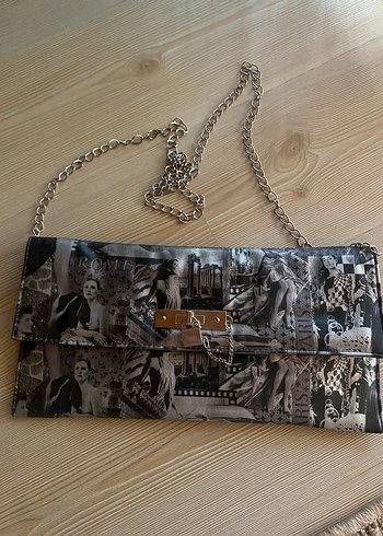 Zincir Detaylı Parisli Desenli Gri Kadın Clutch