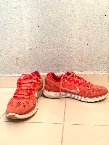 37,5 Beden Nike ayakkabı