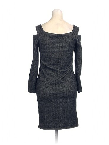 l Beden PreLoved Kısa Elbise %70 İndirimli.