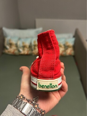 27 Beden kırmızı Renk Benetton ayakkabı