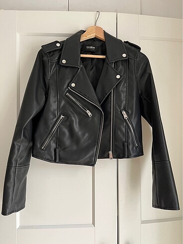 m Beden Pull and Bear siyah deri ceket