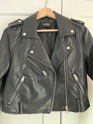 m Beden siyah Renk Pull and Bear siyah deri ceket
