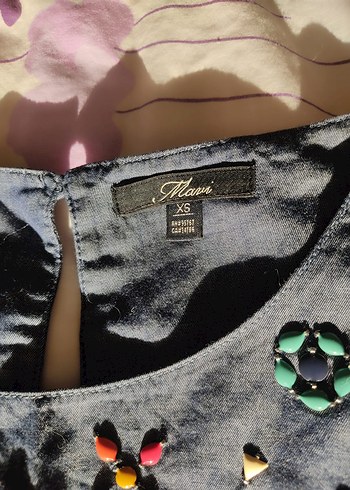 Nakışlı Düğmeli Kız Denim Elbise - Görsel 3