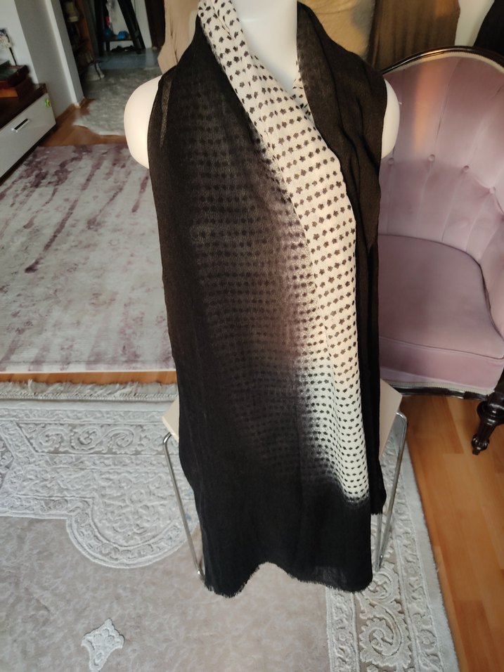 Beyaz Gri Desenli Kadın Şal - Görsel 2