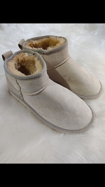 Ugg mini boy bot