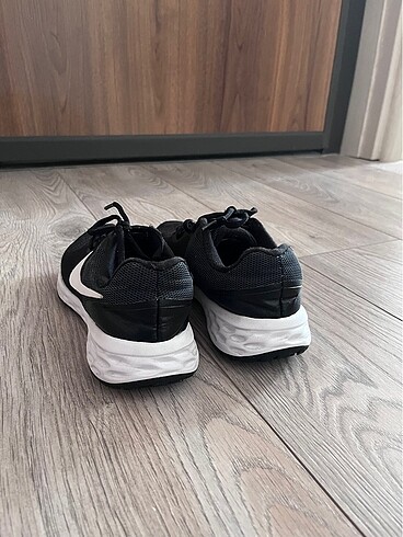 35,5 Beden Nike spor ayakkabı