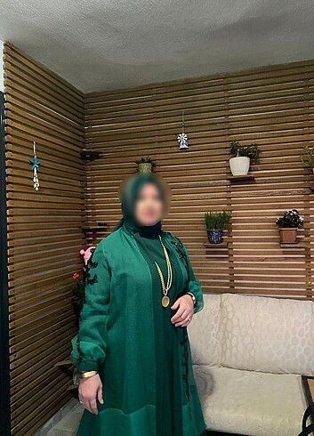 Zühre Abaya