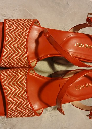 Nine West Kadın Kırmızı Dolgu Topuklu Sandalet