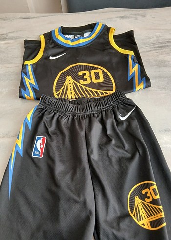 Nike Siyah Kolsuz Basketbol Forması ve Şortu