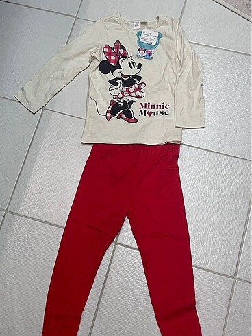 Minnie Mouse kız çocuk pijama takımı