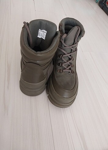 37 Beden Asker rengi bot