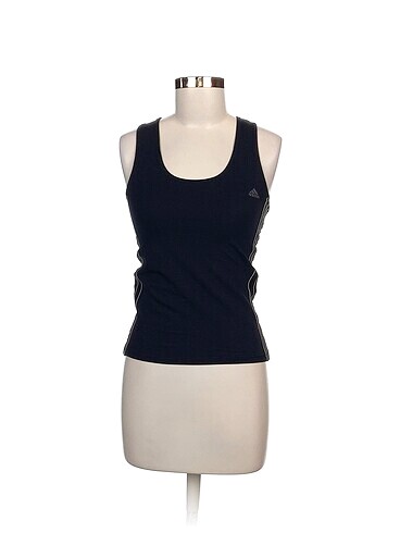 Adidas T-shirt %70 İndirimli.
