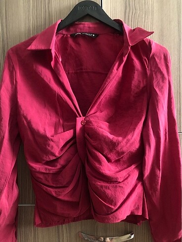 Pembe gömlek