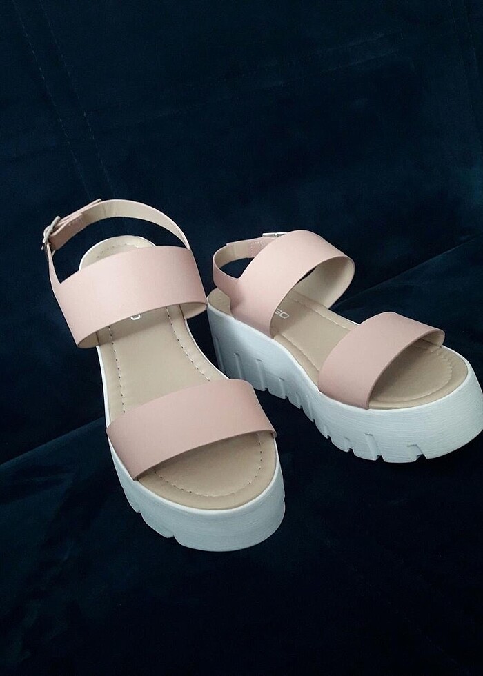 Dolgu topuklu ayakkabı - Görsel 2