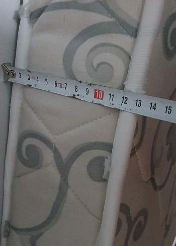 Beden Gri desenli beyaz bebek yatağı