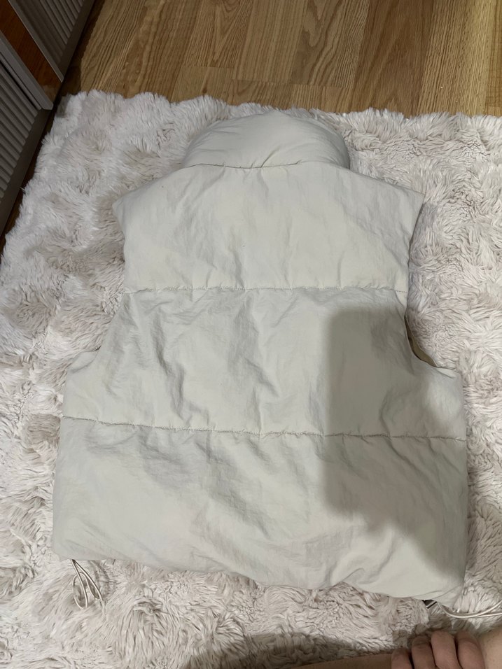 Kürk Detaylı Beyaz Kolsuz Yelek - Görsel 2