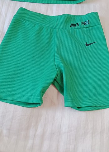 Diğer Nike Pro Kız Çocuk Yeşil Crop Top ve Şort Takım