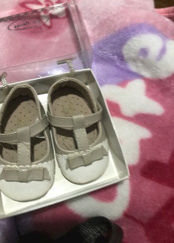 Kız Çocuk Beyaz Tokalı Babet Ayakkabı - Görsel 2