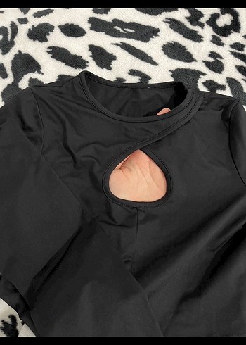 Dekolteli Siyah Crop Top - Görsel 3