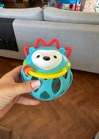 Skip hop Renkli Kirpi Tasarımlı Diş Kaşıyıcı ve Çıngırak