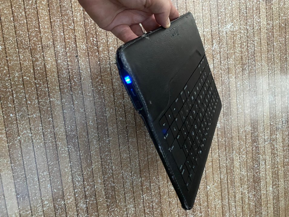 Samsung Siyah iLuv Taşınabilir kablosuz ışıklı Klavye - Görsel 2