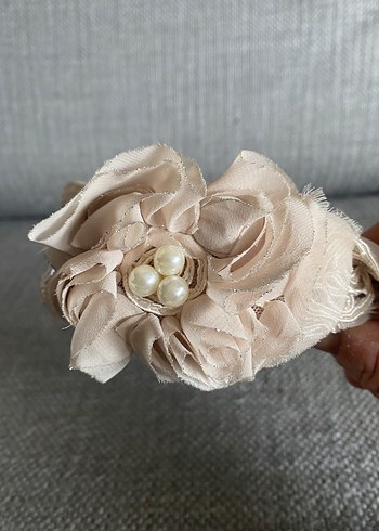 Accessorize saten incili taç ,  Fırfırlı Kadın Saç Aksesuarı - Görsel 3