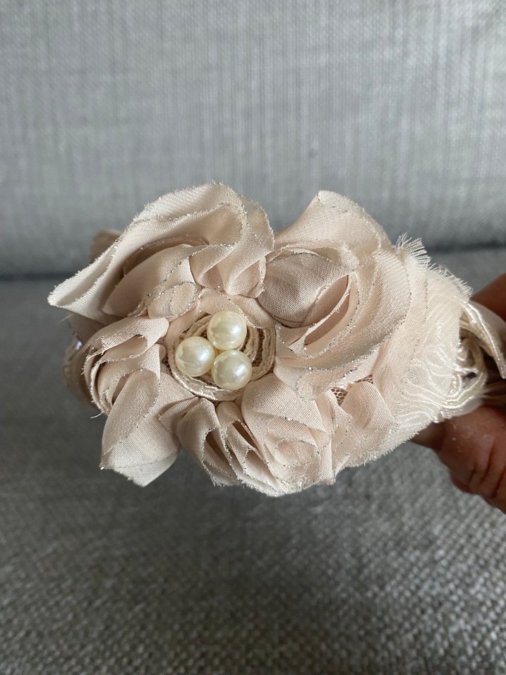 Accessorize saten incili taç ,  Fırfırlı Kadın Saç Aksesuarı - Görsel 3