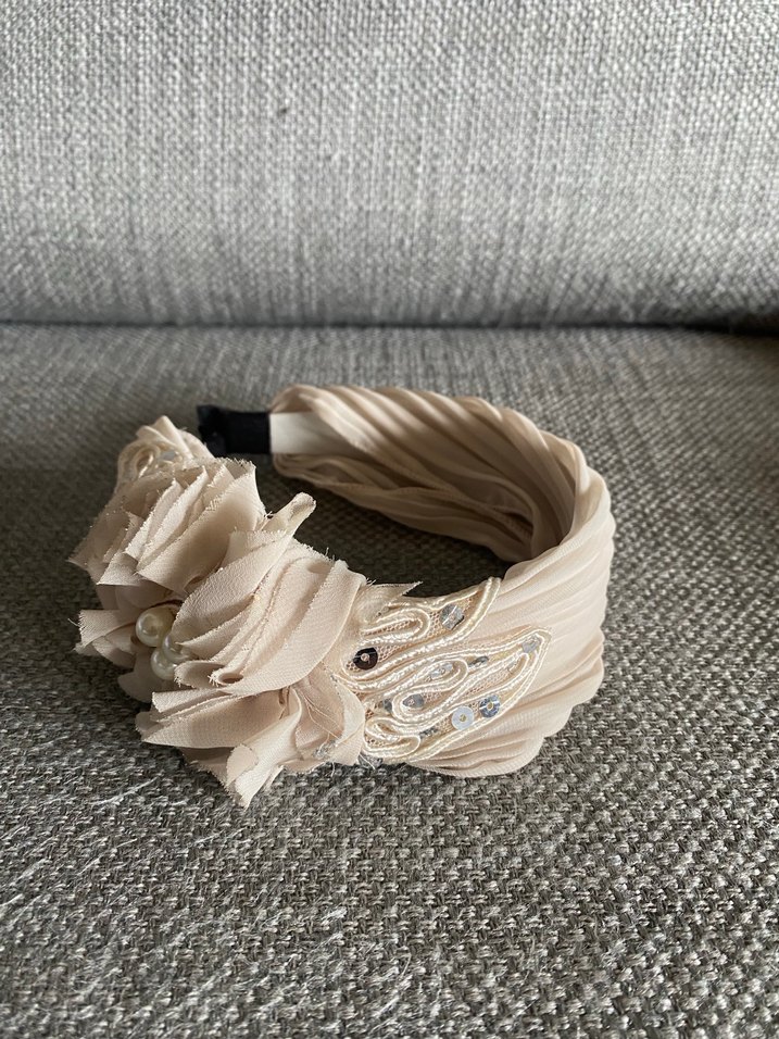 Accessorize saten incili taç ,  Fırfırlı Kadın Saç Aksesuarı - Görsel 2