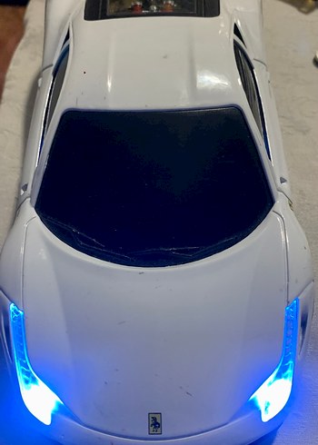 Ferrari lisanslı Işıklı Oyuncak Araba