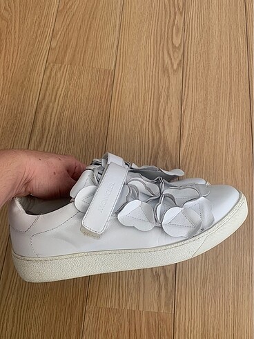 39 Beden Camper deri çiçekli spor ayakkabı