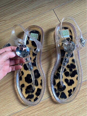 39 Beden Gioseppo leopar taşlı sandalet
